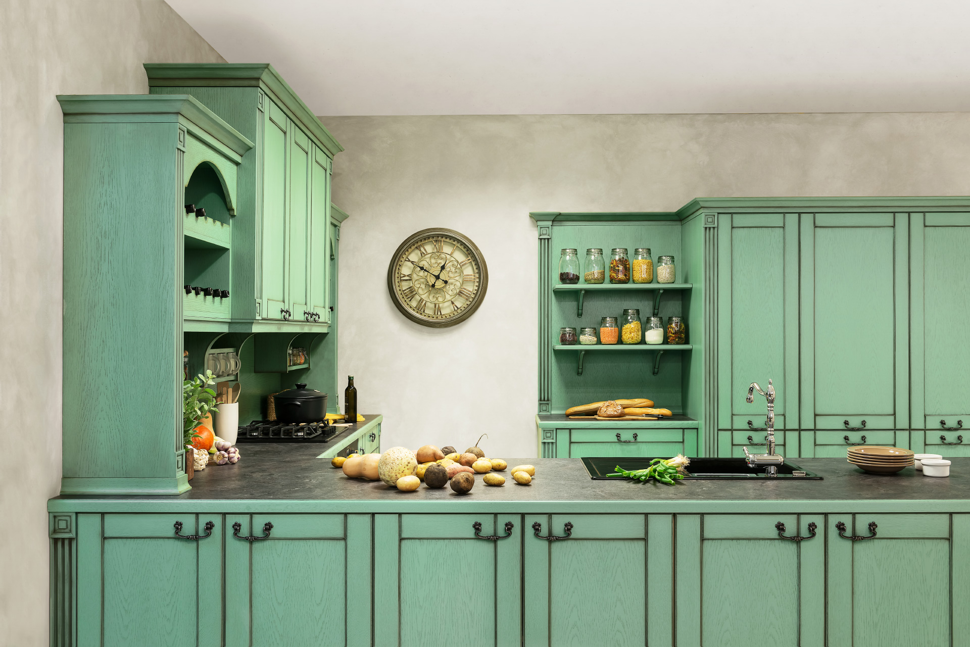 Provence styl bydlení je nadčasový. Kuchyně Avignon v zelené patině.